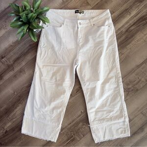 Suzanne Betro white corduroy wide leg cropped pants size 18